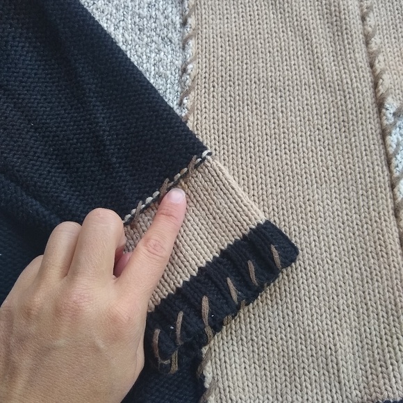 VINTAGE hand embroiderd neutral colorblock sweater - Picture 8 of 8